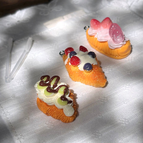 Cream-topped Bread Charm Set
