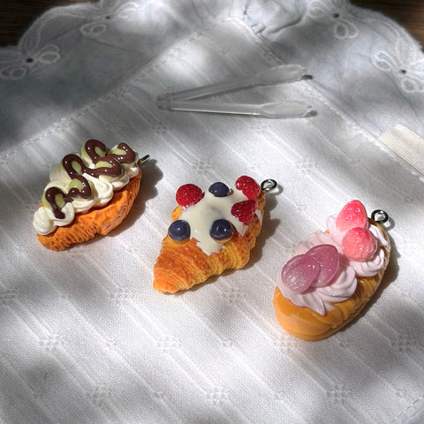 Cream-topped Bread Charm Set