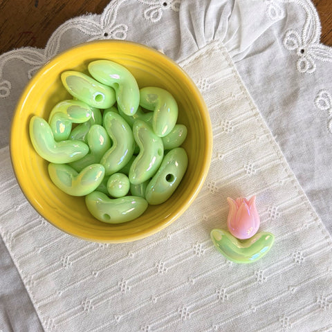Iridescent Tulip and Leaf Beads Set